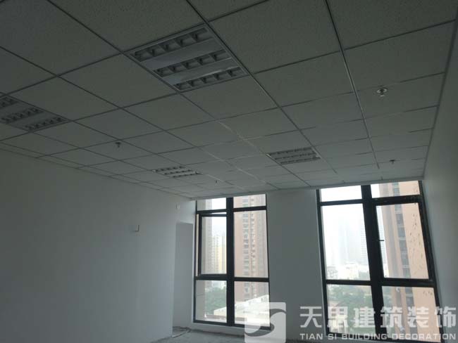 600乘600礦棉板吊頂，600乘600格柵燈